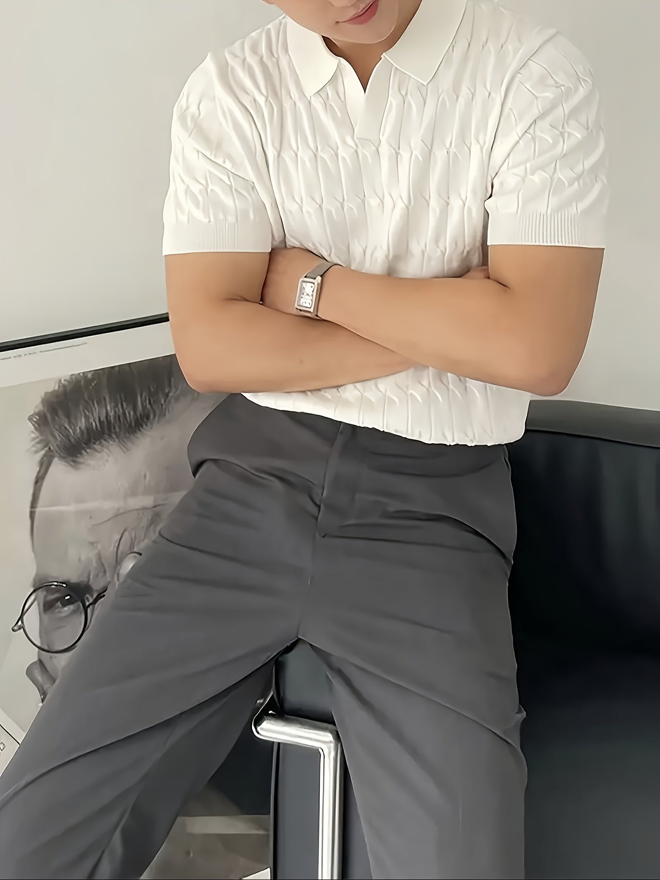 Gestricktes Herren- Polohemd mit geometrischem Muster