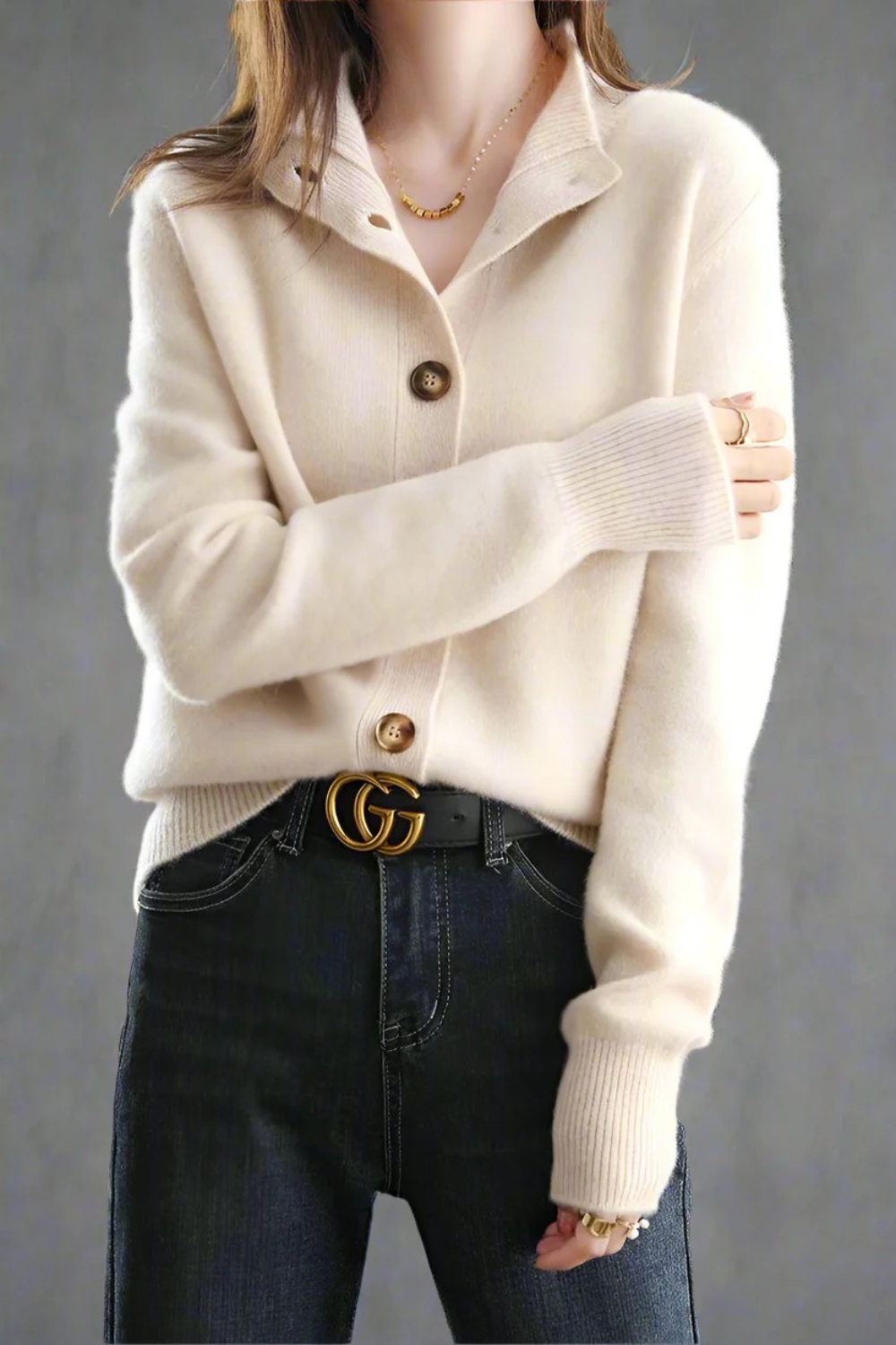 Damen anspruchsvoller gemütlicher Cardigan in warmer Ausführung, ideal für kühle Tage.