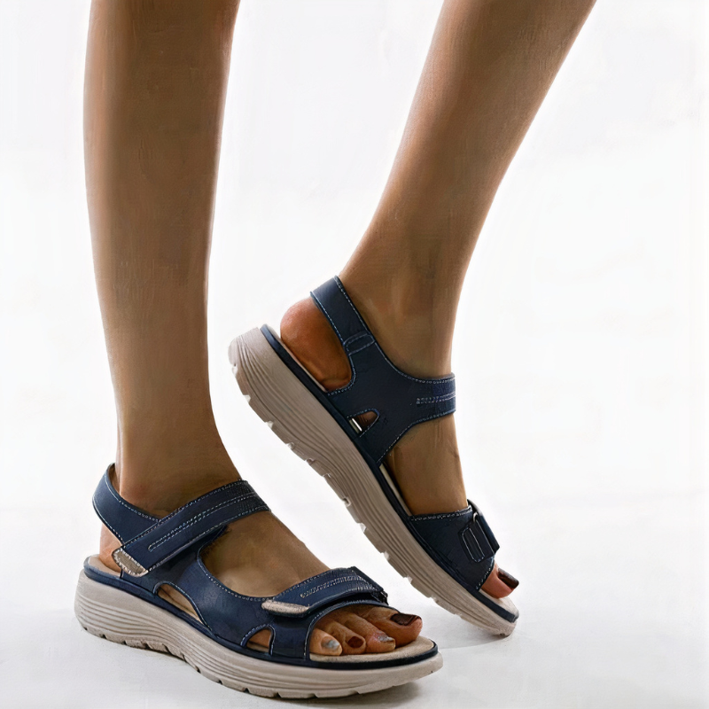 Damen bequeme Walkingsandalen mit verstellbaren Riemen und gepolsterter Laufsohle für den Alltag.