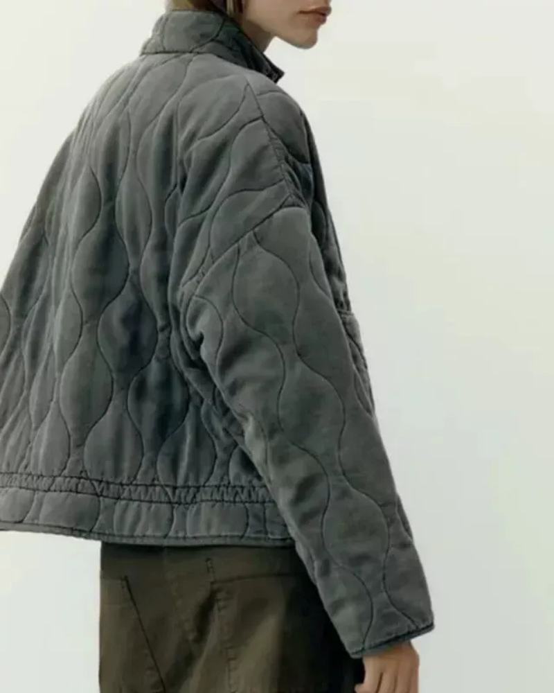 Damen Freizeit Steppjacke in modernem Stil, ideal für Alltag und Freizeit.