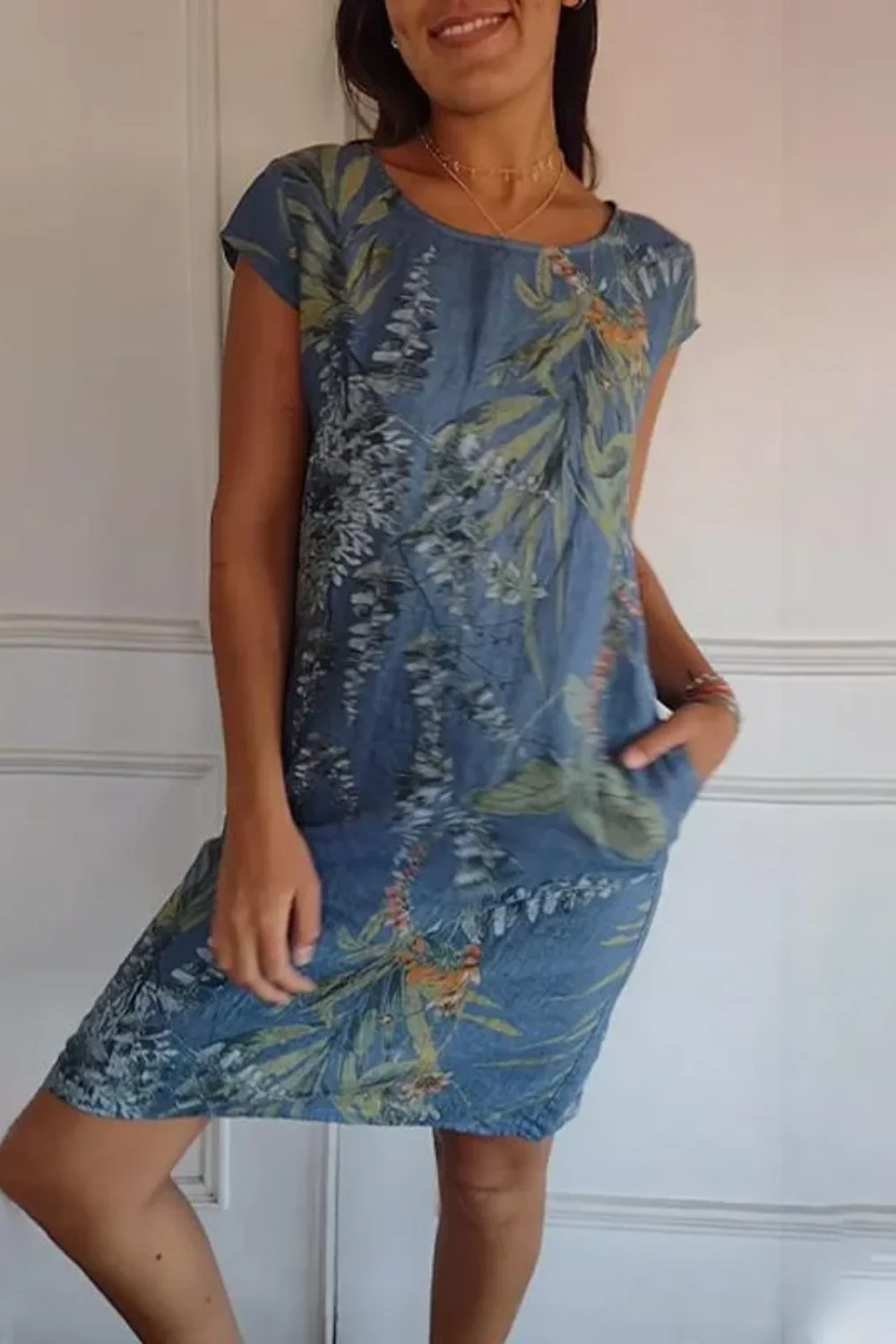 Damen lässiges geblümtes Kleid mit lockerer Passform und Taschen, ideal für sommerliche und entspannte Alltags-Outfits.