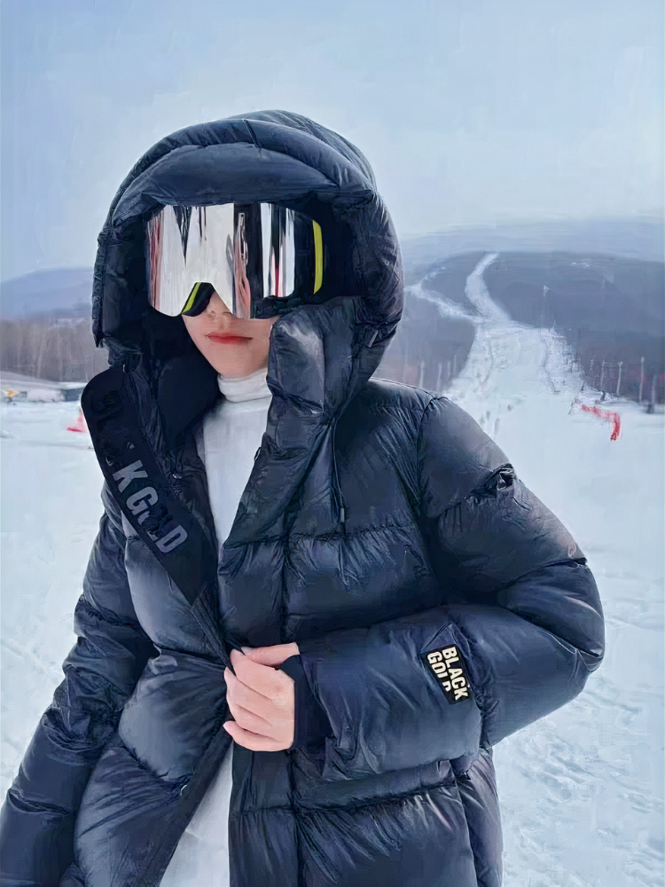 Damen schwarze gesteppte Winterjacke, stilvoller und warmer Begleiter für den Winter