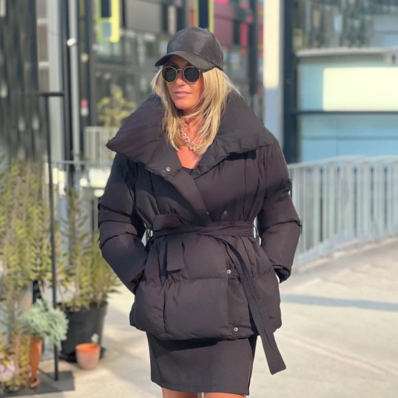 Damen stylische dicke Jacke mit modernem Design und zuverlässiger Wärme