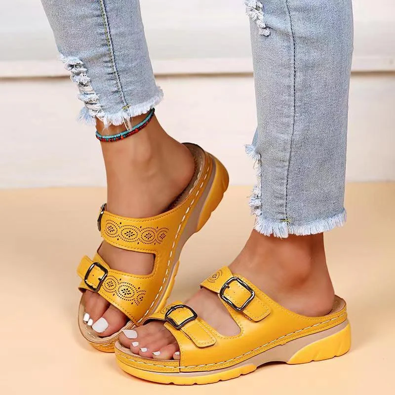 Damen trendige Sommersandalen in modernem Design, perfekt für warme Tage und vielseitige Sommeroutfits.