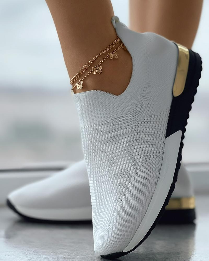 Damen Slip-On-Sneaker in modernem Design – ideal für Alltag, Freizeit und komfortables Gehen ohne Schnürung.