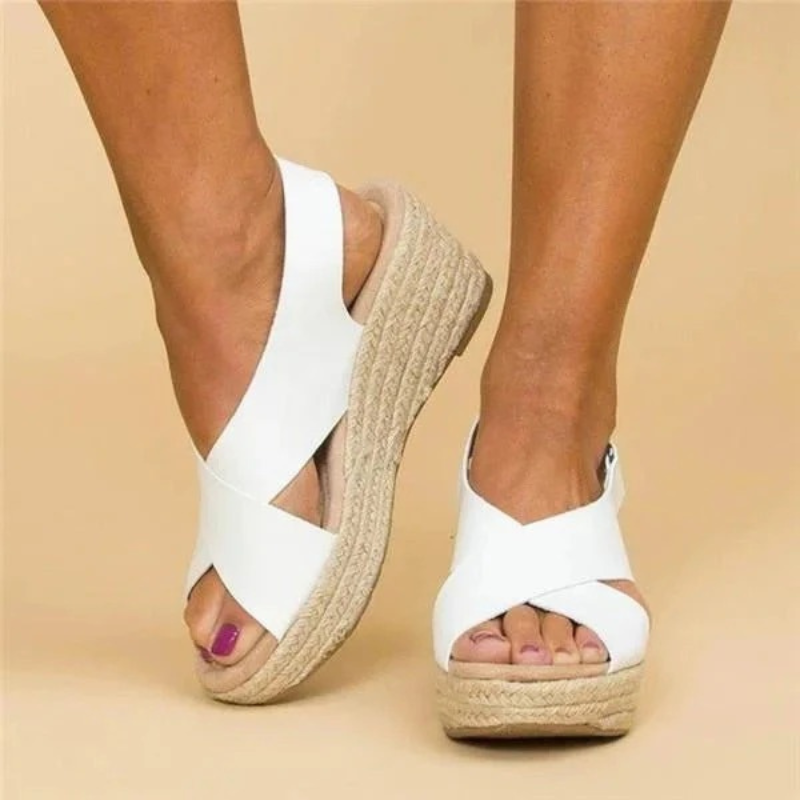 Elegante Espadrille-Sandalen für Damen mit komfortabler Sohle und modernem Design.