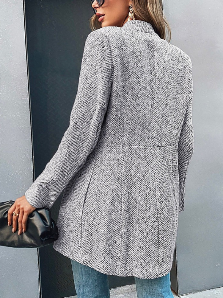 Eleganter Smart-Casual Blazer für Damen in modernem Design, ideal für Büro und Alltag.