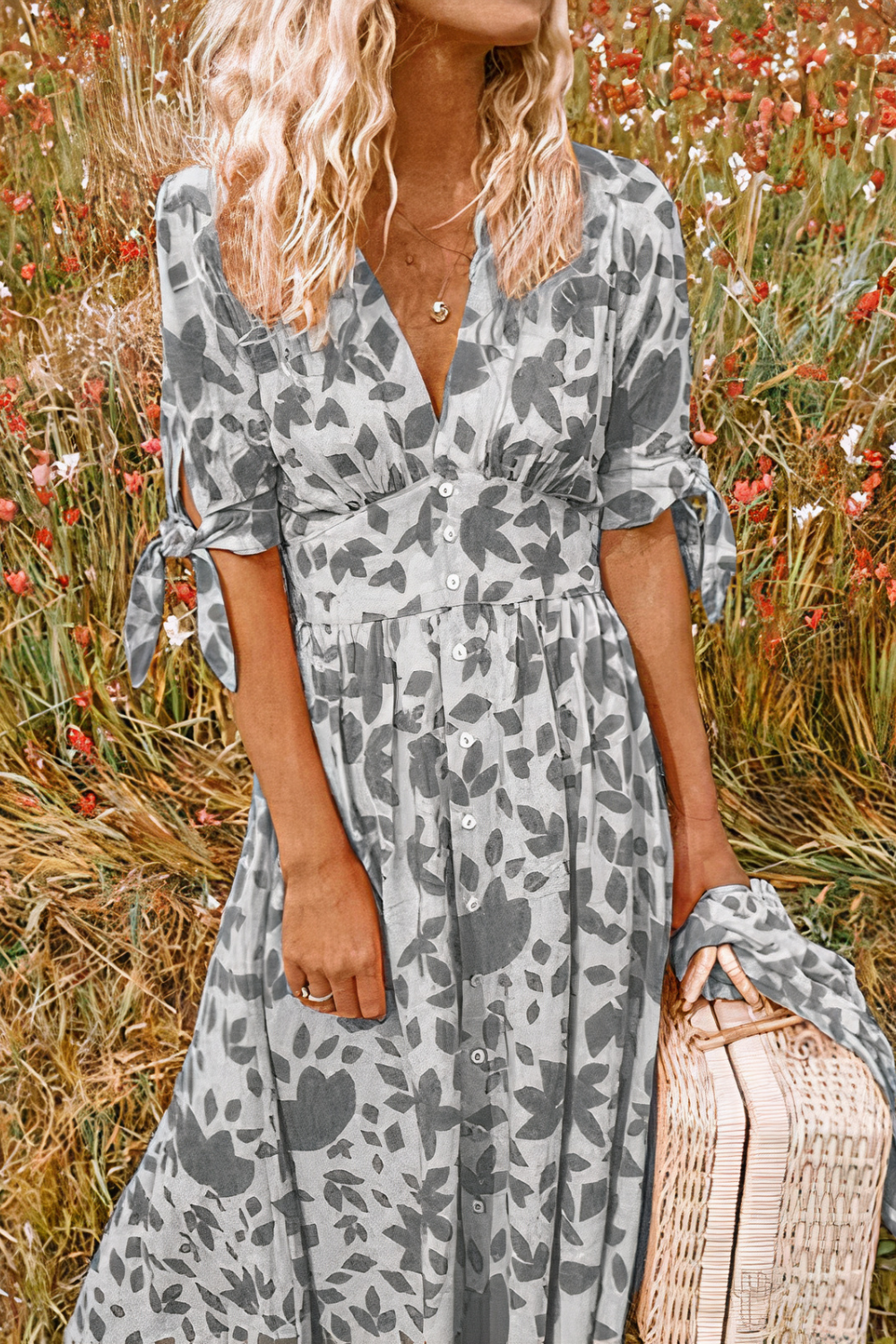 Elegantes luftiges langes Damenkleid mit fließendem Schnitt für warme Tage und stilvolle Anlässe