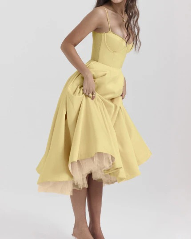 Elegantes Partykleid mit Volumen und ausgestelltem Schnitt für festliche Anlässe