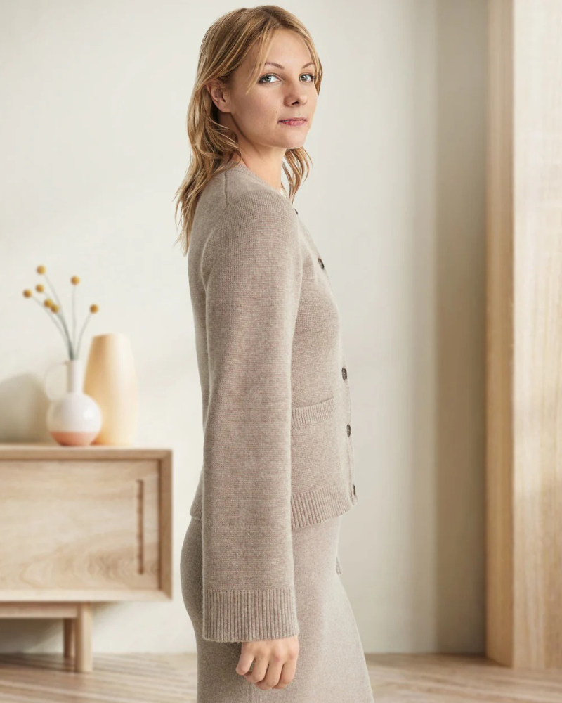 Damen Gemütliche Herbststrickjacke für stilvolle und warme Herbsttage.