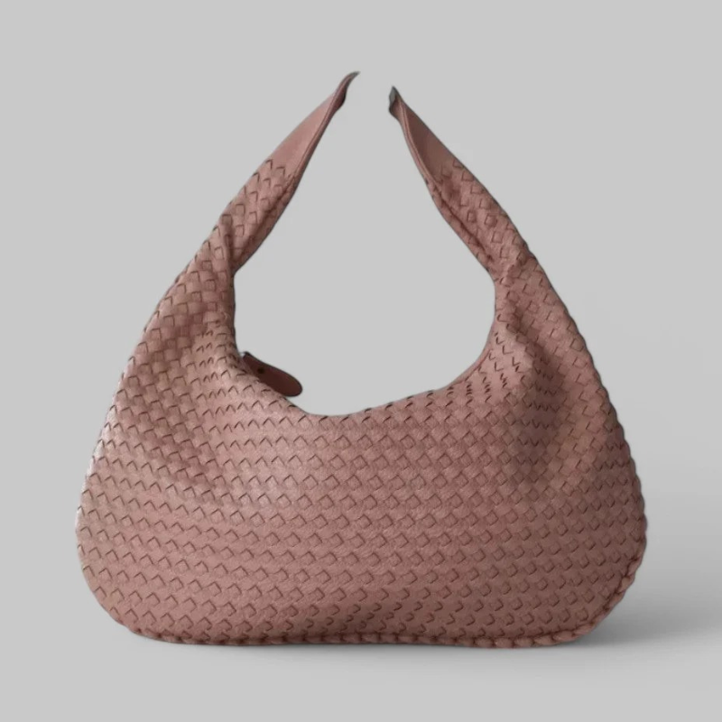 Geräumige Damenhandtasche mit strukturiertem Innenraum und stilvollem Design für den Alltag.