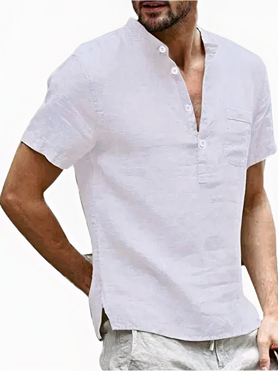 Herrenhemd in zeitlosem Stil, getragen bei Tageslicht mit geknöpftem Kragen