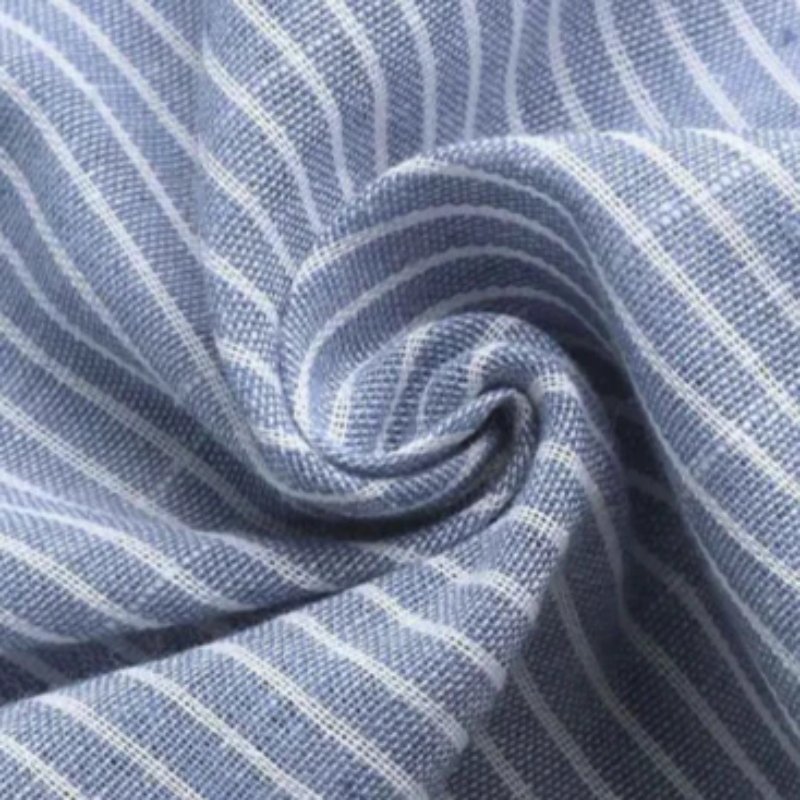 Herren gestreiftes Sommerhemd mit modernem Look und entspanntem Schnitt für warme Tage