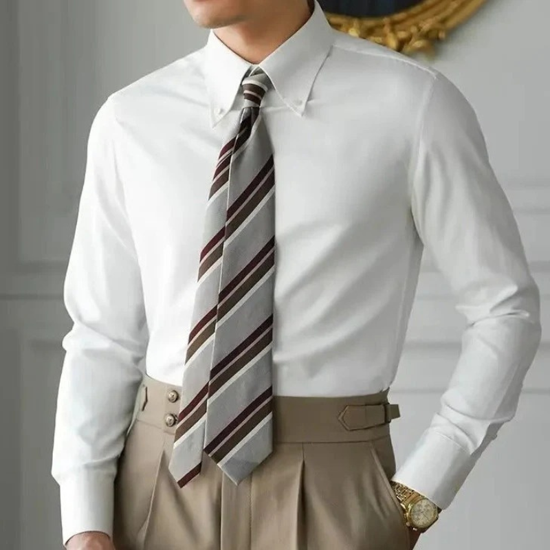 Herren Vintage-Businesshemd im klassischen Stil, ideal für Büro und besondere Anlässe.