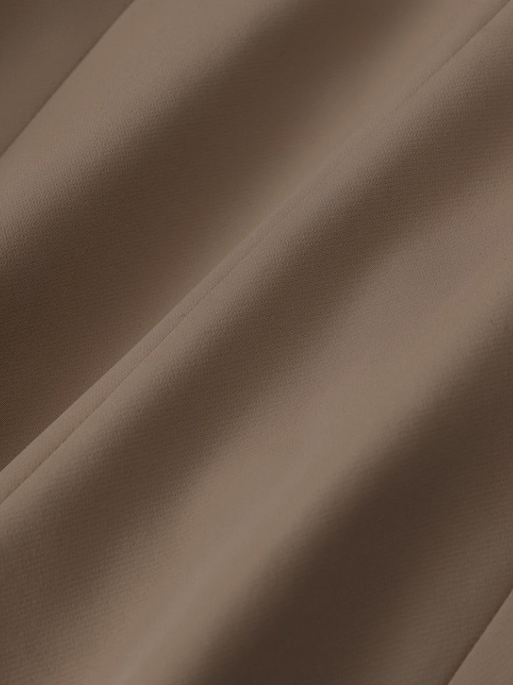 Klassisch eleganter Anzug für Damen – stilvolles Set mit Blazer und Hose für Business und Alltag.