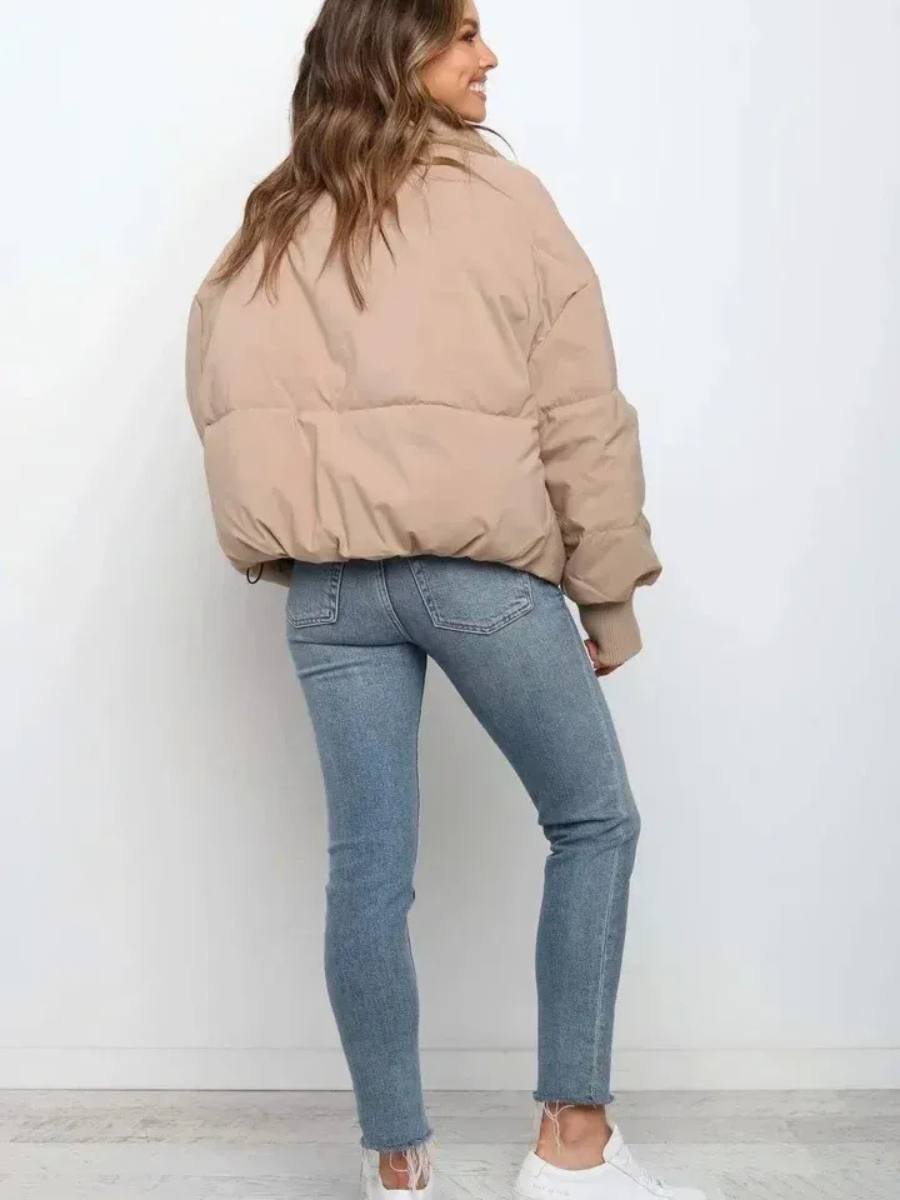 Warme Daunenjacke für Damen in modernem und funktionalem Design