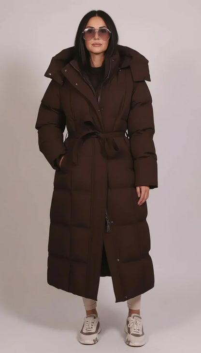 Eleganter Longline Puffer-Mantel mit Kapuze für Damen | Nordelle