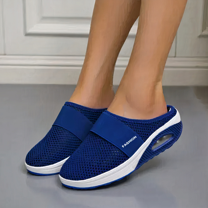 Atmungsaktive Sommersandalen für Damen in modernem Design, ideal für warme Tage und vielseitige Sommer-Outfits.

