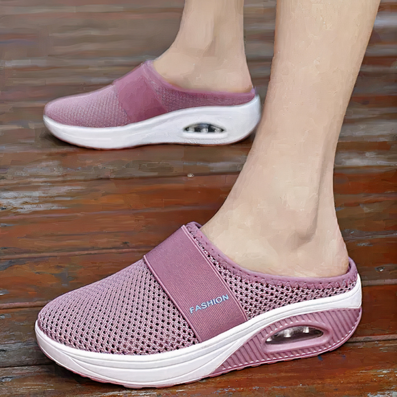 Atmungsaktive Sommersandalen für Damen in modernem Design, ideal für warme Tage und vielseitige Sommer-Outfits.

