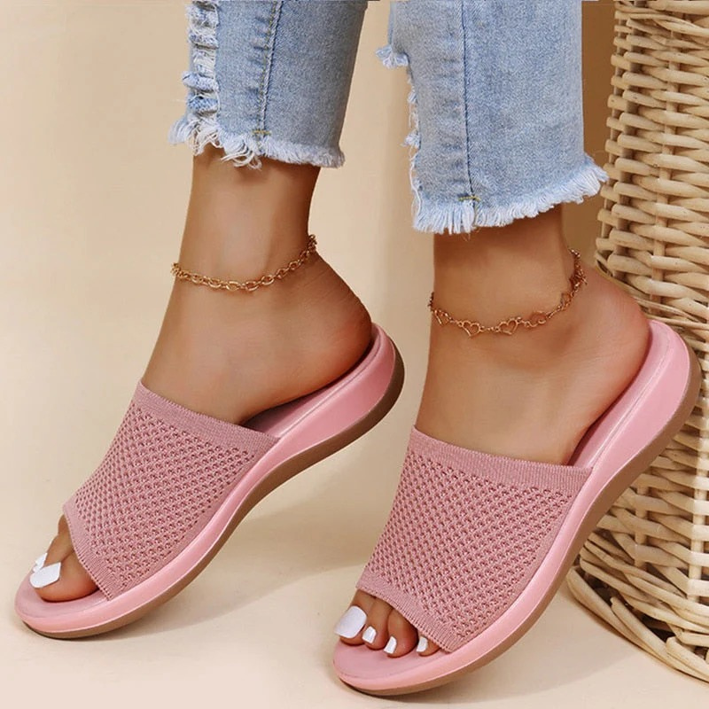 Atmungsaktive Sommerschuhe für Damen mit luftigem Design für warme Tage.

