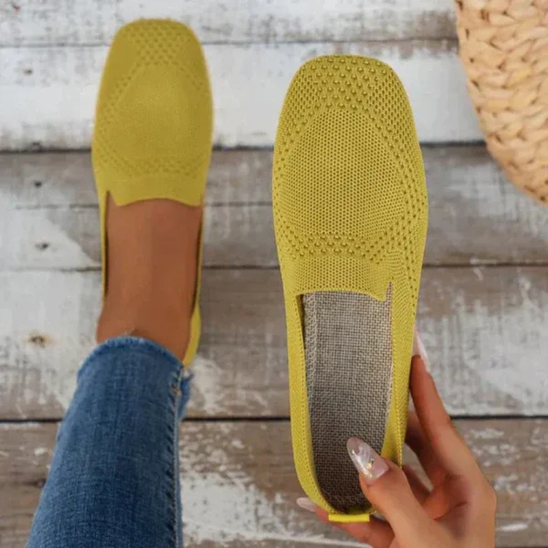 Bequeme Schlupfschuhe für Damen in zeitlosem Design für komfortables Gehen.
