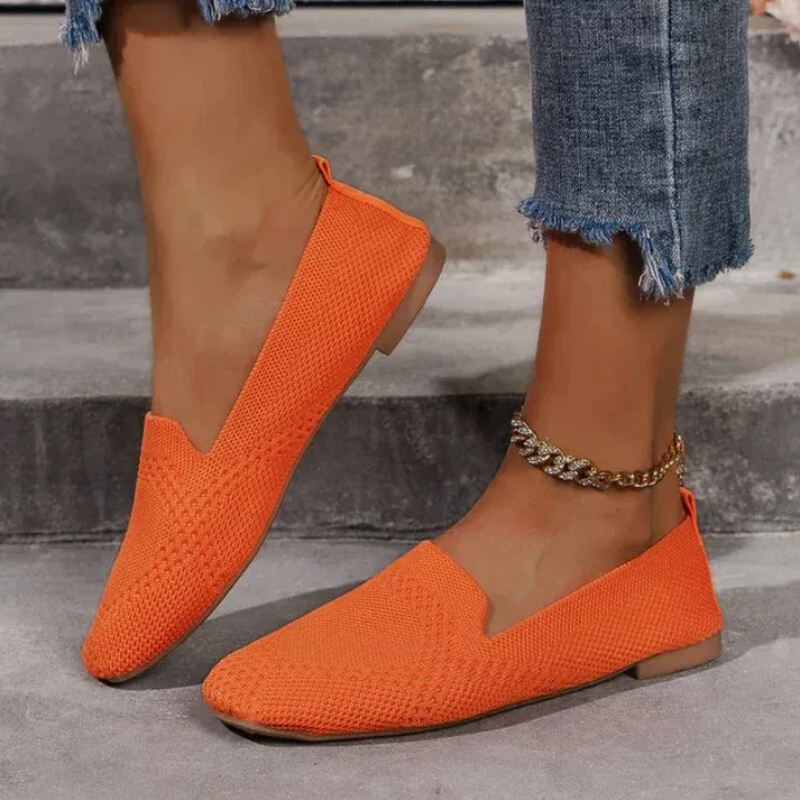 Bequeme Schlupfschuhe für Damen in zeitlosem Design für komfortables Gehen.