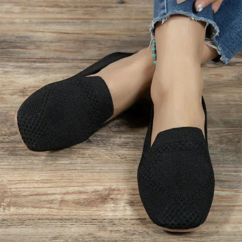 Bequeme Schlupfschuhe für Damen in zeitlosem Design für komfortables Gehen.