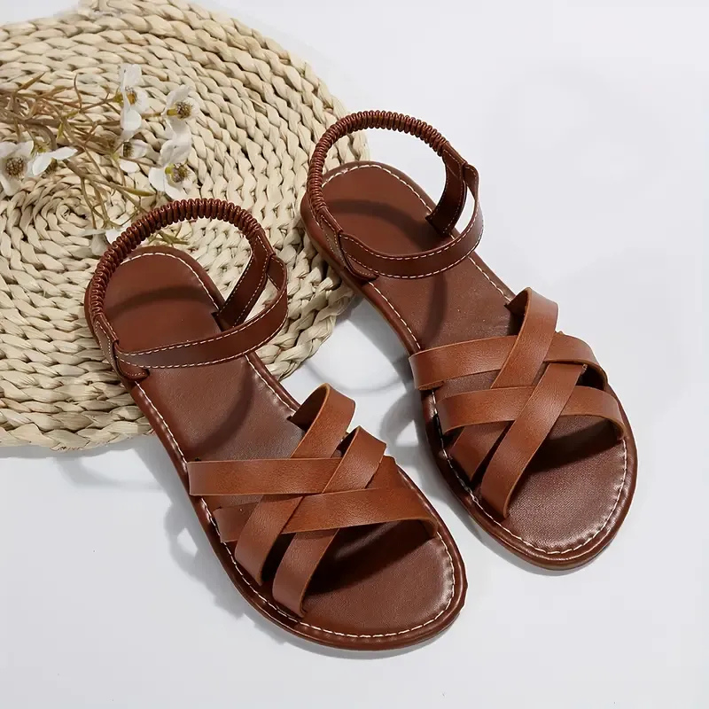 Bequeme Sommersandalen für Damen in modernem Design, perfekt für warme Tage und verschiedene Outfits.