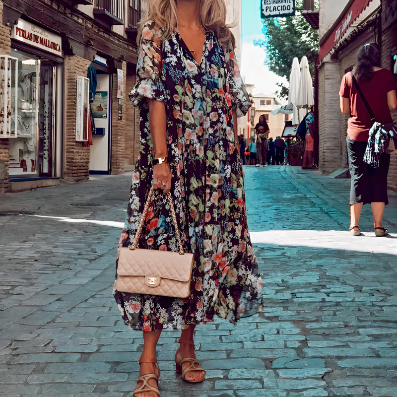Bequemes florales Sommerkleid für Damen in luftigem Schnitt, ideal für warme Tage