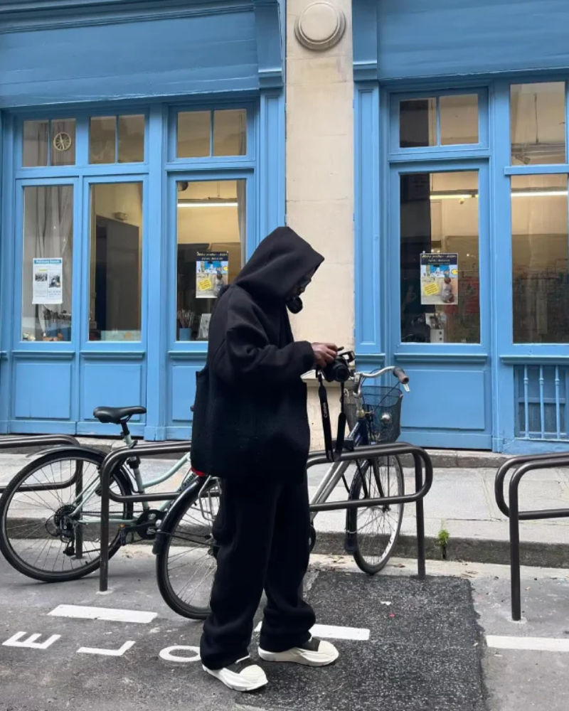 Bequemes Hoodie- und Hosen-Set für Herren in modernem Design