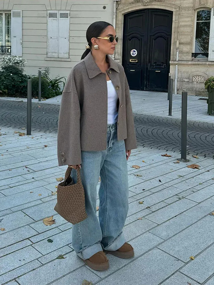 Damen anspruchsvolle leichte Jacke mit elegantem Schnitt und modernem Design