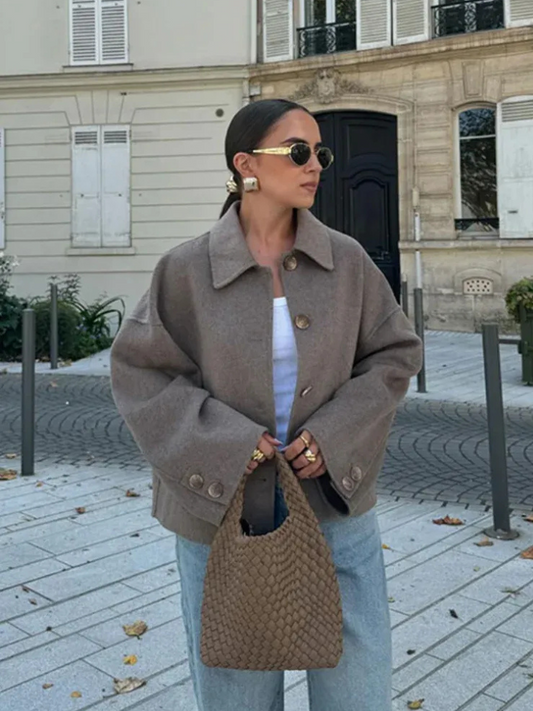 Damen anspruchsvolle leichte Jacke mit elegantem Schnitt und modernem Design