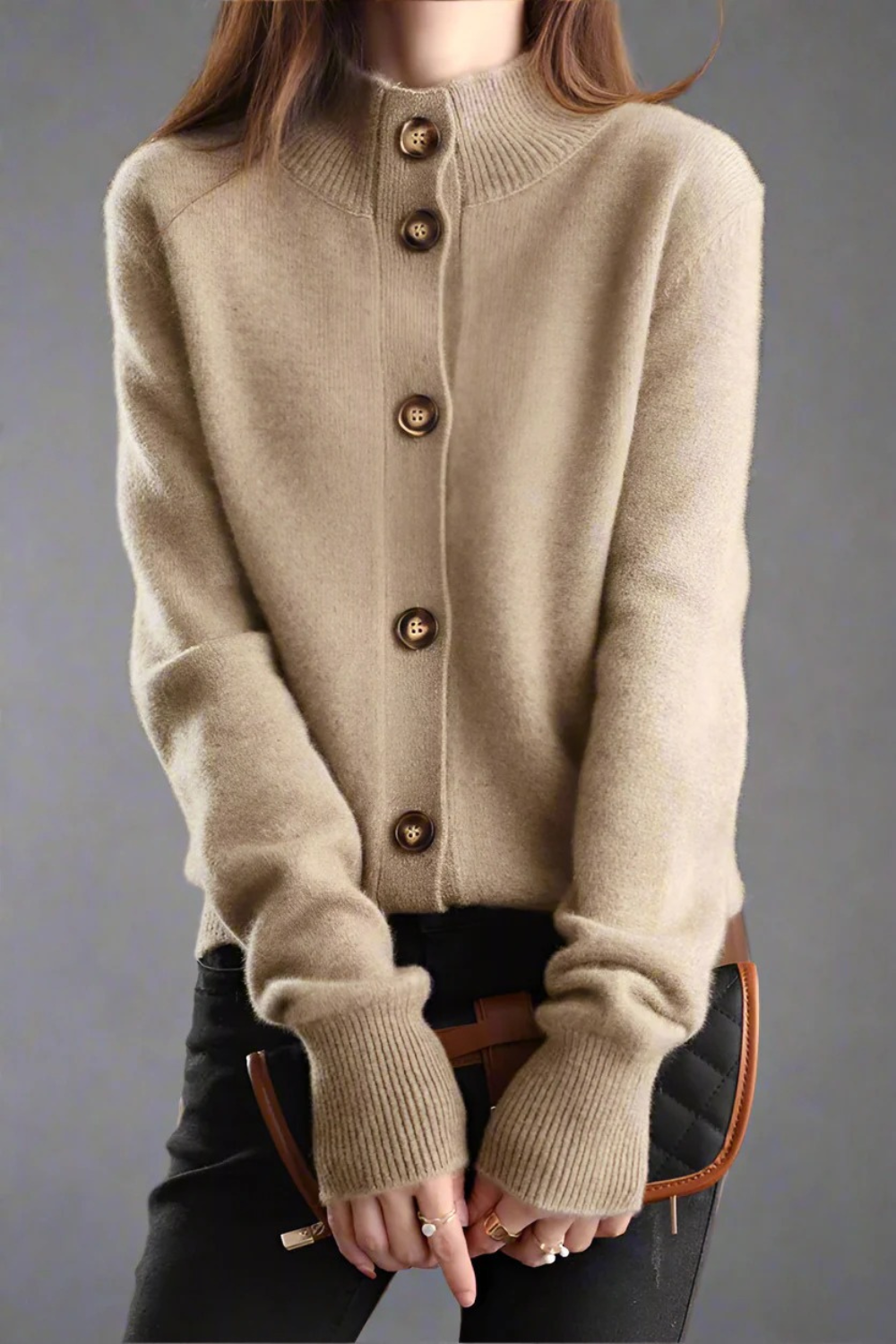 Damen anspruchsvoller gemütlicher Cardigan in warmer Ausführung, ideal für kühle Tage.