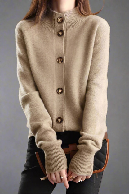 Damen anspruchsvoller gemütlicher Cardigan in warmer Ausführung, ideal für kühle Tage.
