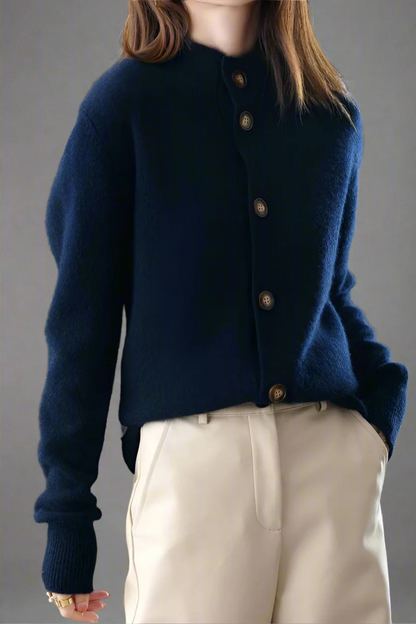 Damen anspruchsvoller gemütlicher Cardigan in warmer Ausführung, ideal für kühle Tage.