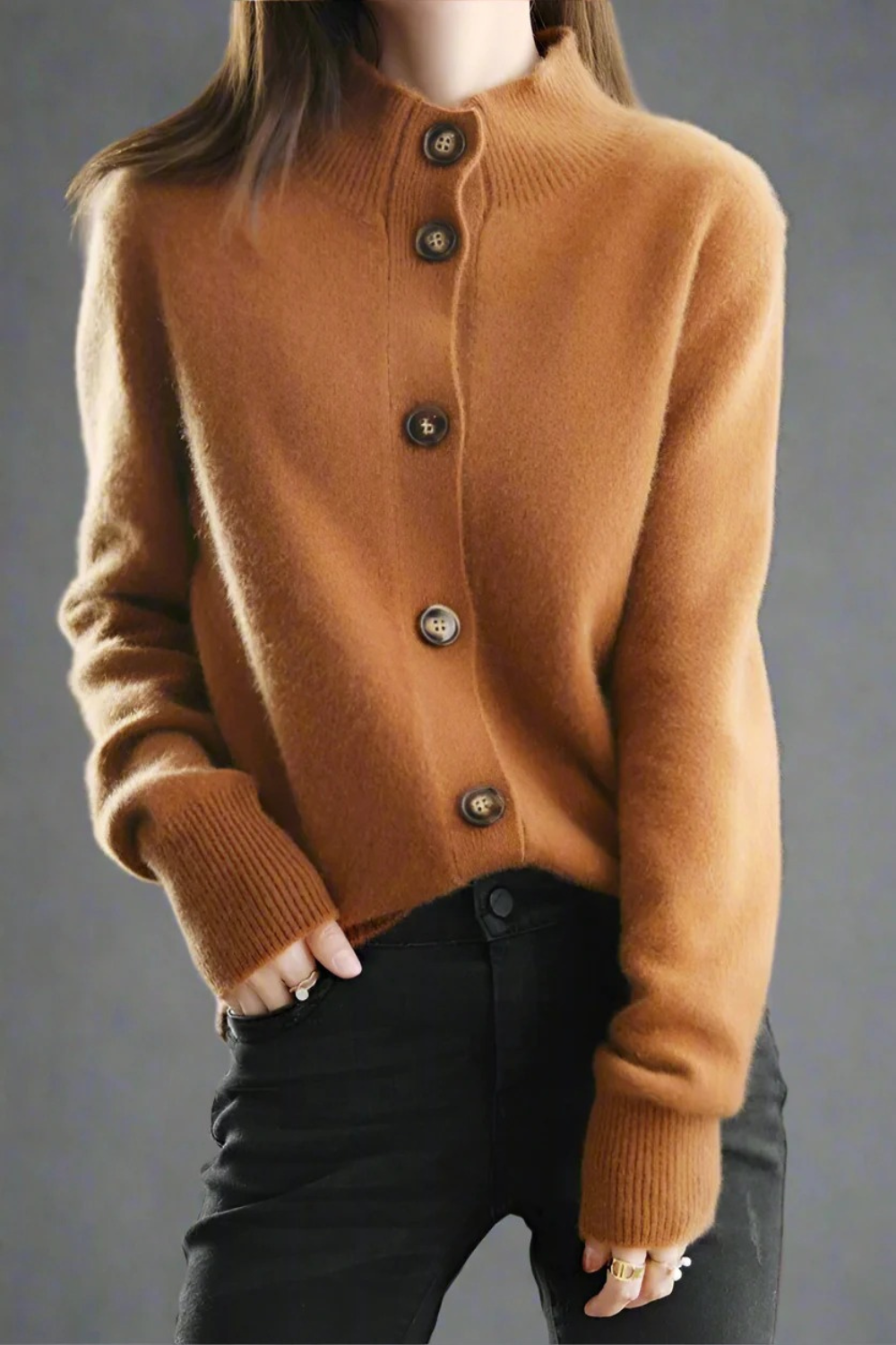 Damen anspruchsvoller gemütlicher Cardigan in warmer Ausführung, ideal für kühle Tage.