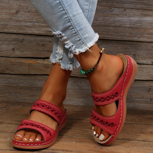 Bequeme atmungsaktive Sommersandalen für Damen mit verstellbaren Riemen