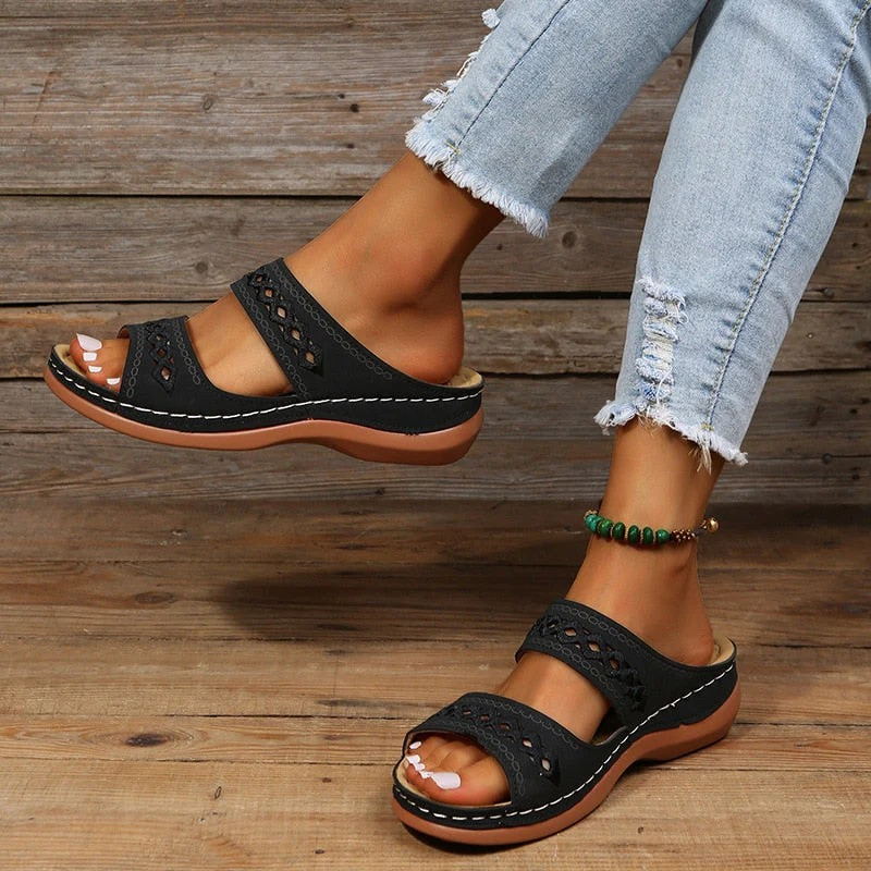 Bequeme atmungsaktive Sommersandalen für Damen mit verstellbaren Riemen