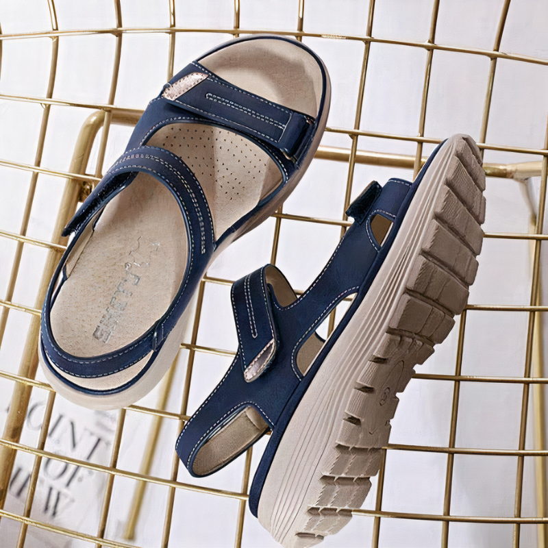 Damen bequeme Walkingsandalen mit verstellbaren Riemen und gepolsterter Laufsohle für den Alltag.