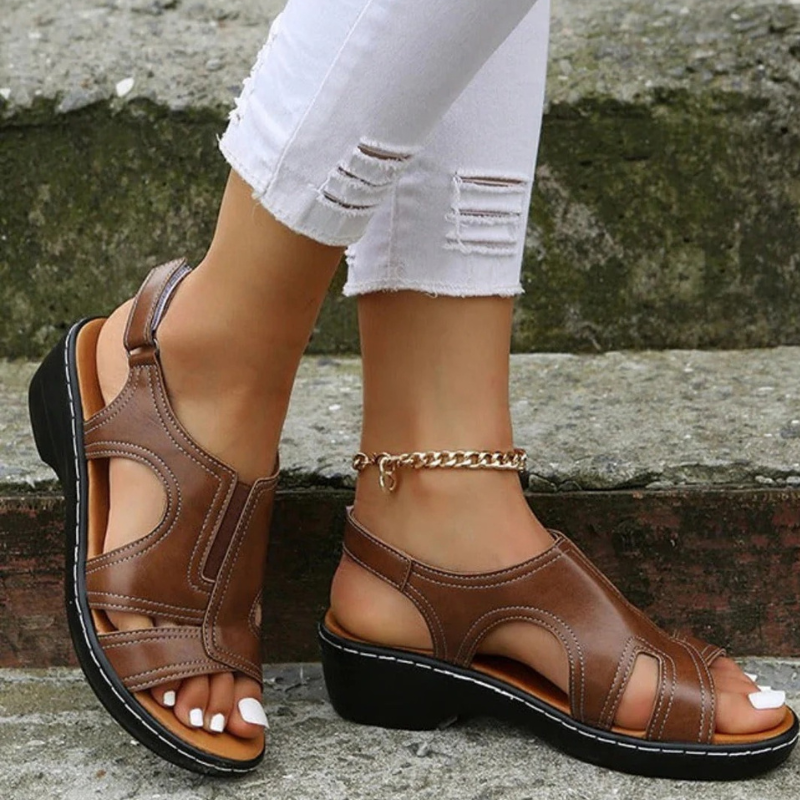Damen bequeme Walkingsandalen in sportlichem Design für Komfort beim Gehen.