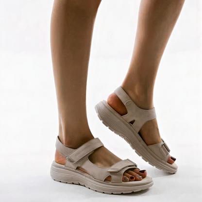 Damen bequeme Walkingsandalen mit verstellbaren Riemen und gepolsterter Laufsohle für den Alltag.