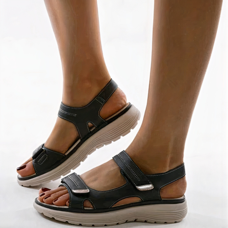 Damen bequeme Walkingsandalen mit verstellbaren Riemen und gepolsterter Laufsohle für den Alltag.