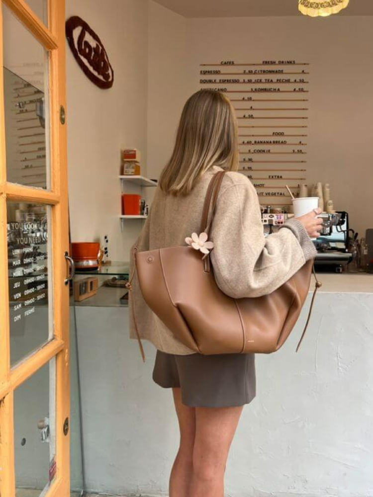 Damen Elegante Vintage Umhängetasche in klassischem Stil als stilvolles Accessoire.