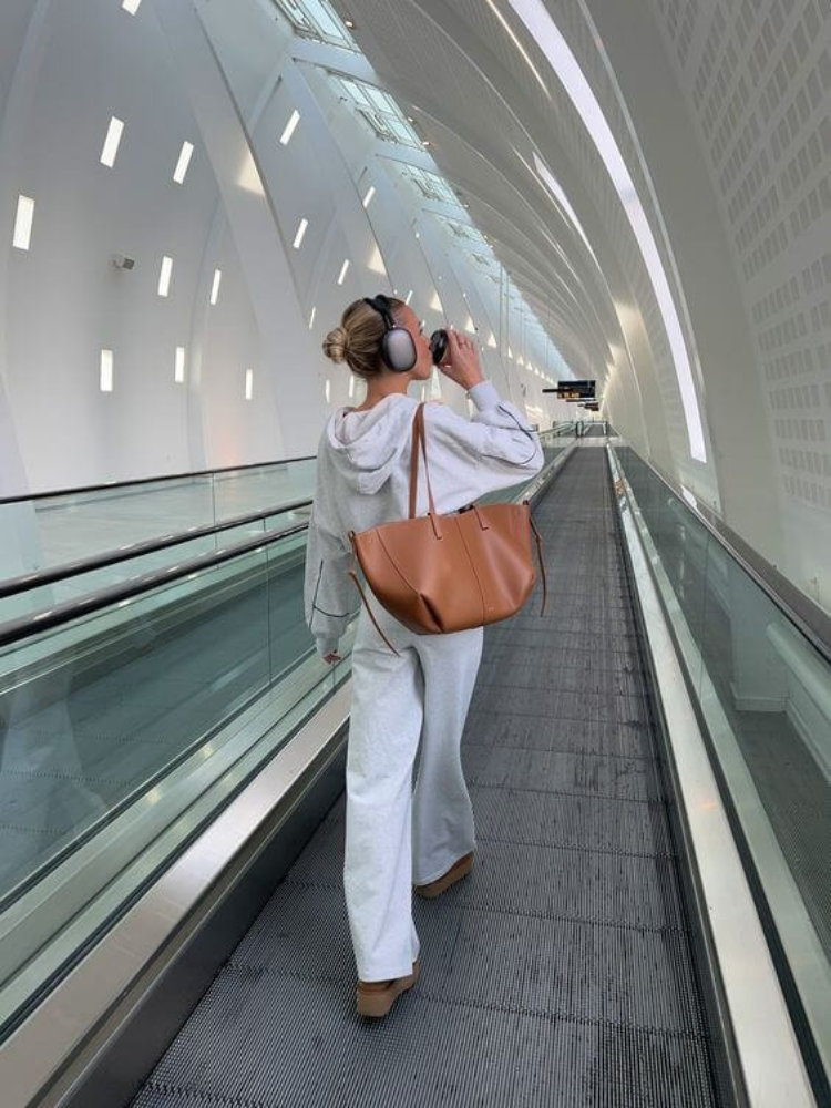 Damen Elegante Vintage Umhängetasche in klassischem Stil als stilvolles Accessoire.