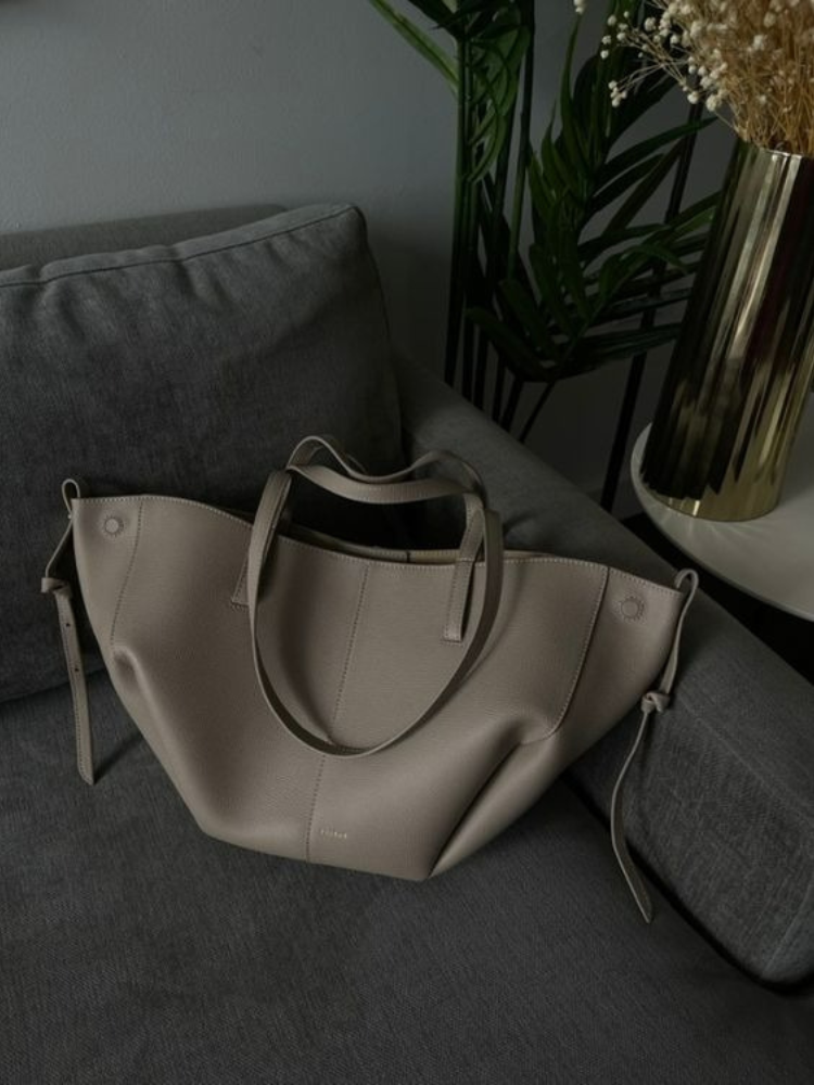 Damen Elegante Vintage Umhängetasche in klassischem Stil als stilvolles Accessoire.