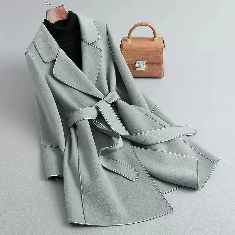 Damen eleganter Mantel für den Herbst in zeitlosem Design