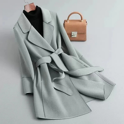 Damen eleganter Mantel für den Herbst in zeitlosem Design