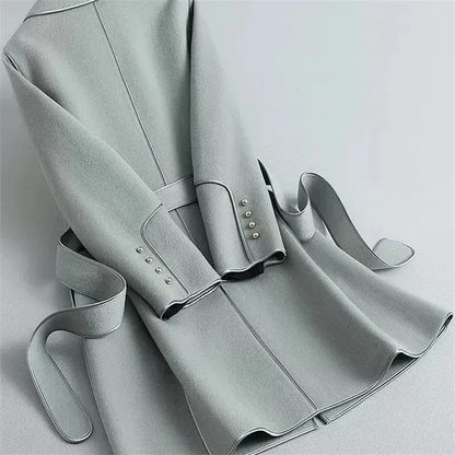 Damen eleganter Mantel für den Herbst in zeitlosem Design