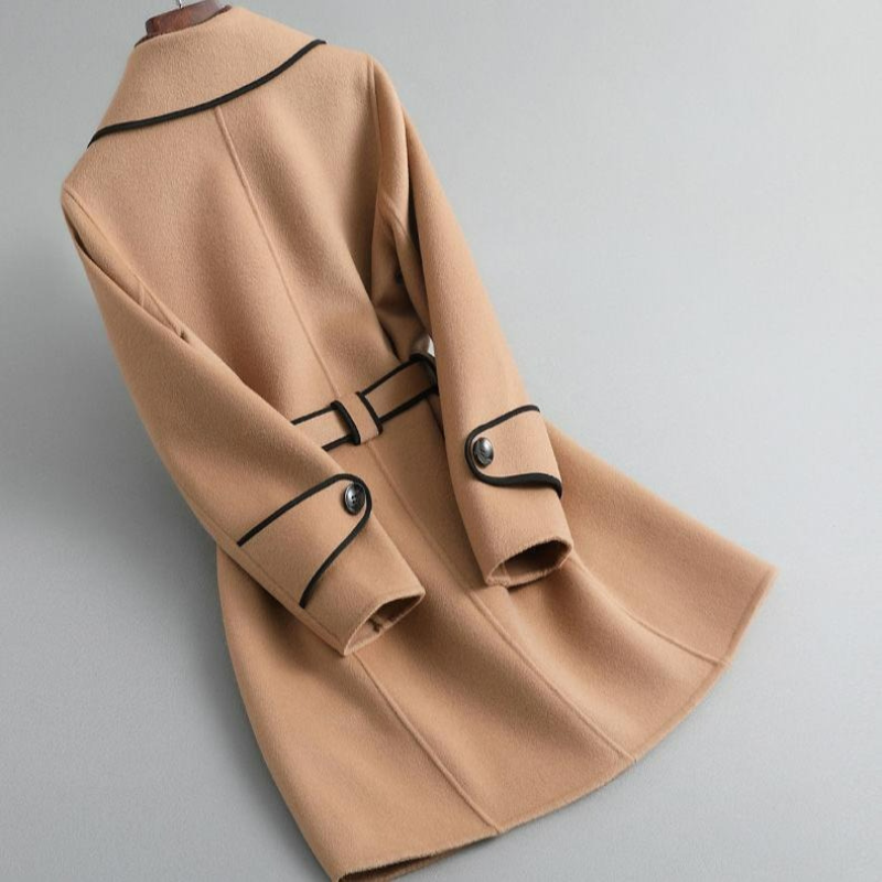 Damen eleganter Mantel für den Herbst in zeitlosem Design