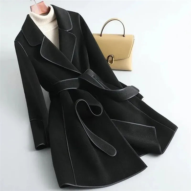 Damen eleganter Mantel für den Herbst in zeitlosem Design